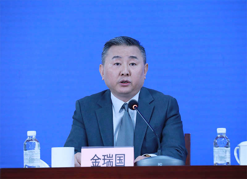 国家文物局新闻发言人、政策法规司司长金瑞国主持新闻发布会